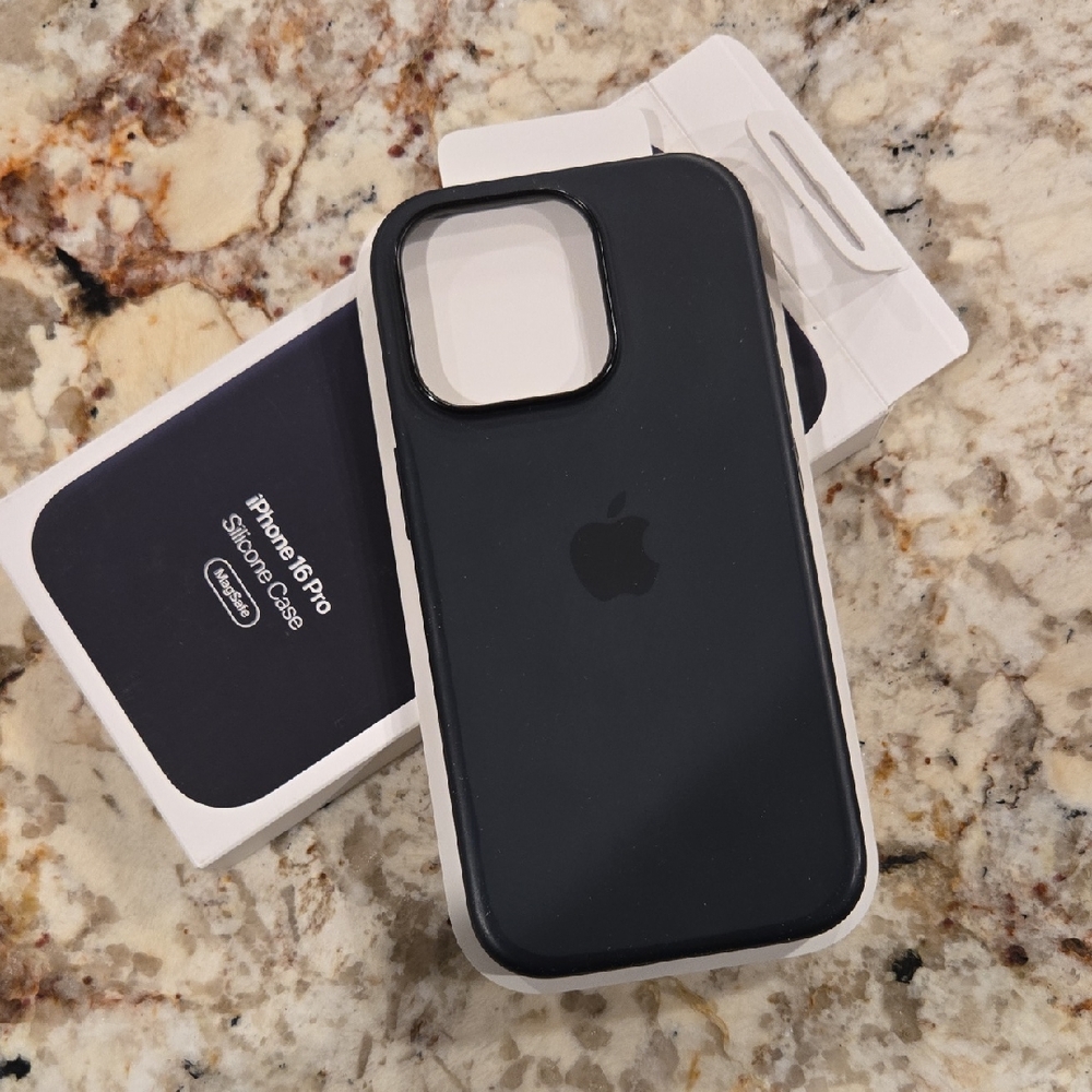 Apple iPhone 13 Pro Silicone Case - Midnight Black